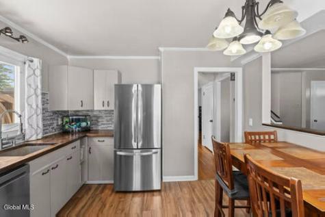 10 Murrlin Drive Delmar NY 12054