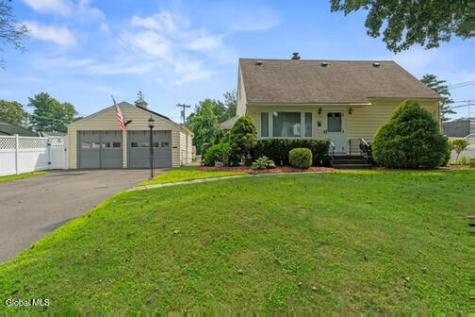 10 Murrlin Drive Delmar NY 12054