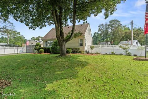 10 Murrlin Drive Delmar NY 12054