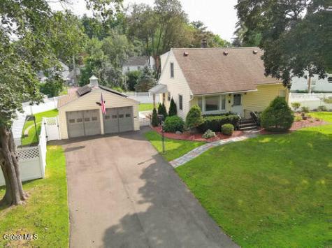 10 Murrlin Drive Delmar NY 12054