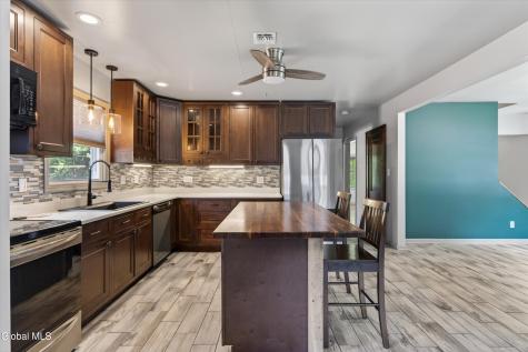 162 Clamsteam Road Halfmoon NY 12065