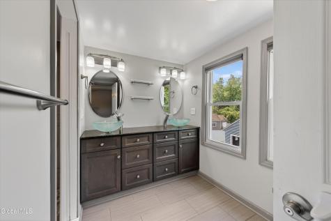 162 Clamsteam Road Halfmoon NY 12065
