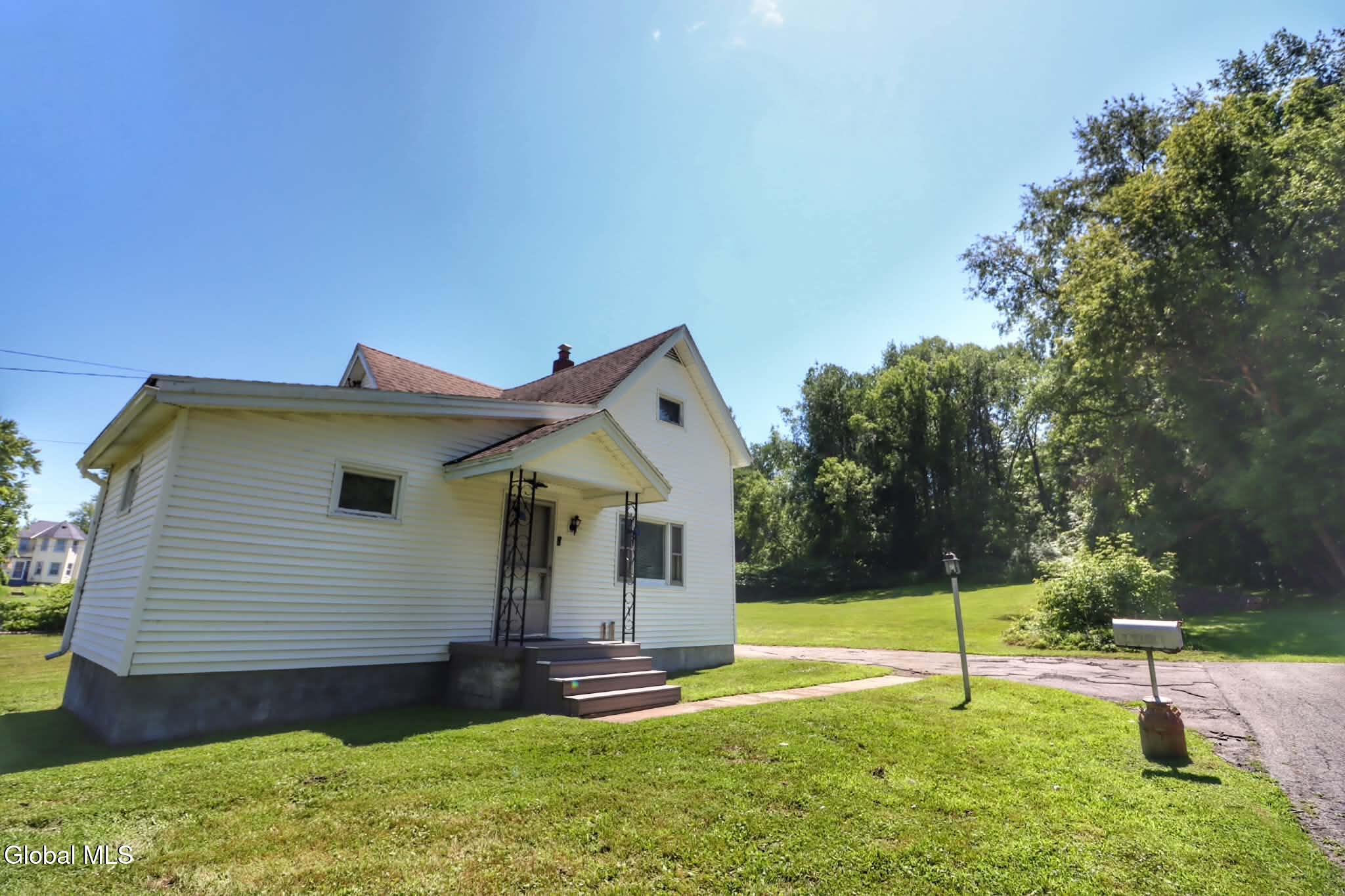 3 Nellis Avenue Johnstown NY 12095