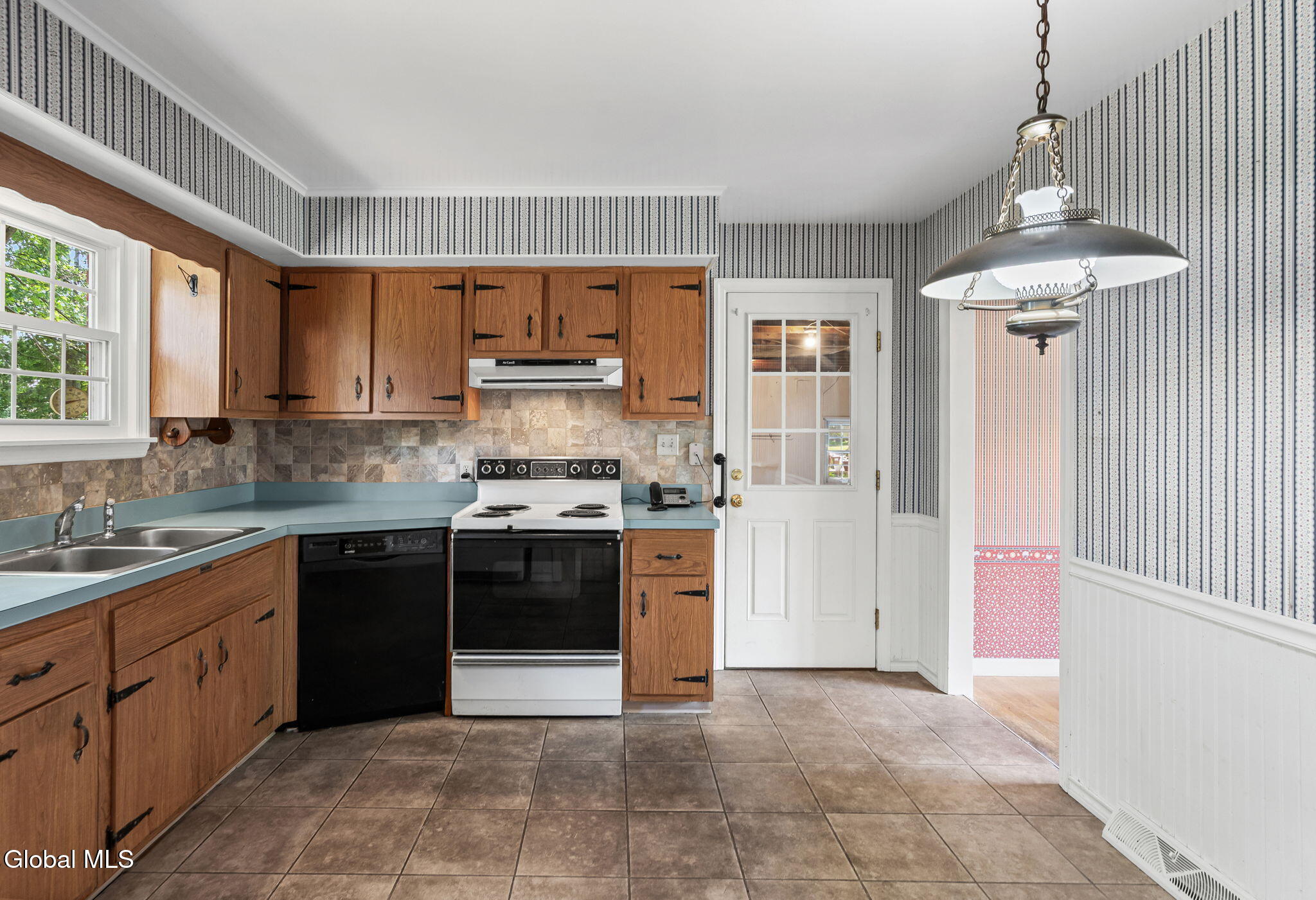 16 Salem Road Delmar NY 12054