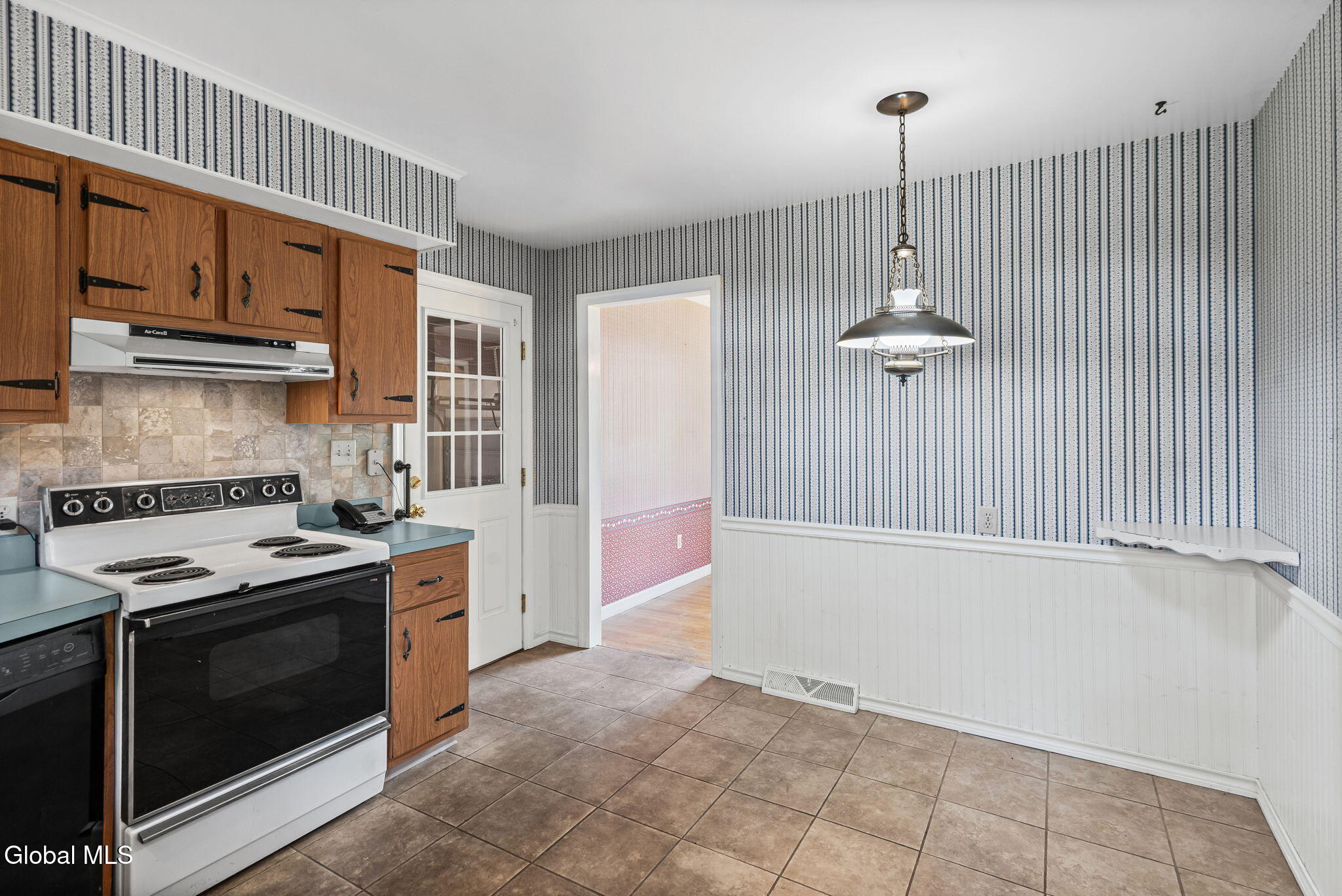 16 Salem Road Delmar NY 12054