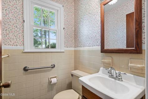16 Salem Road Delmar NY 12054