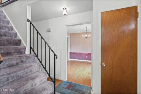 16 Salem Road Delmar NY 12054