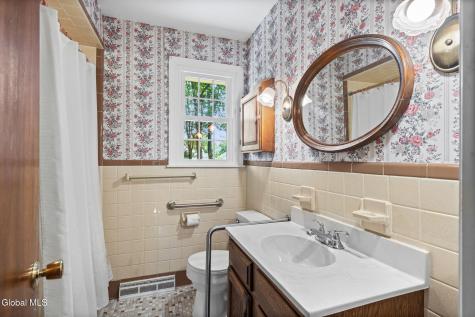 16 Salem Road Delmar NY 12054