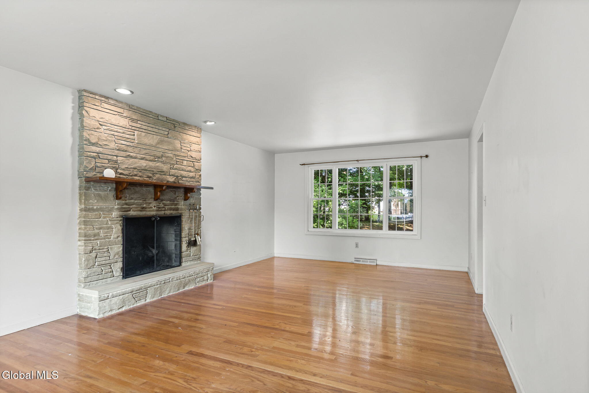 16 Salem Road Delmar NY 12054