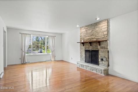 16 Salem Road Delmar NY 12054