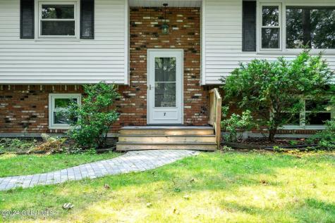 7 Harvest Drive Schenectady NY 12302