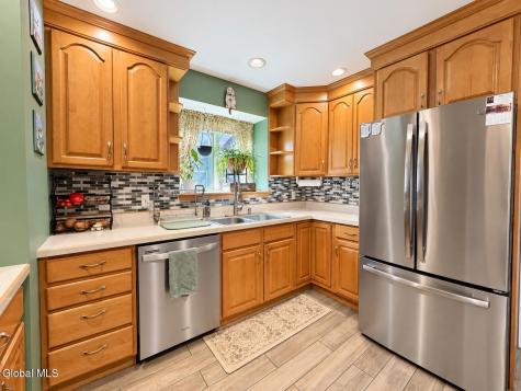 16 Carolyn Lane Glenville NY 12302