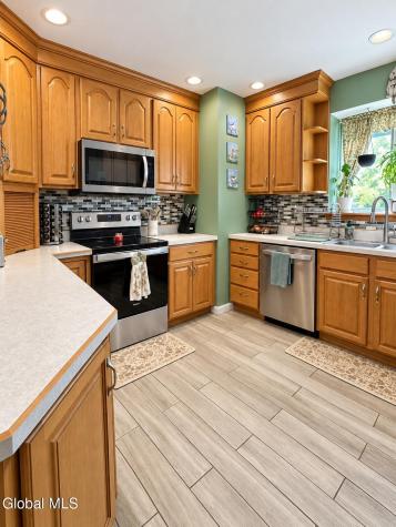 16 Carolyn Lane Glenville NY 12302
