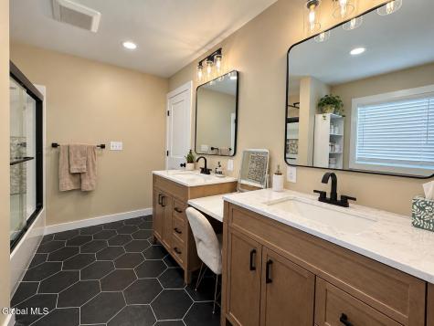 16 Carolyn Lane Glenville NY 12302