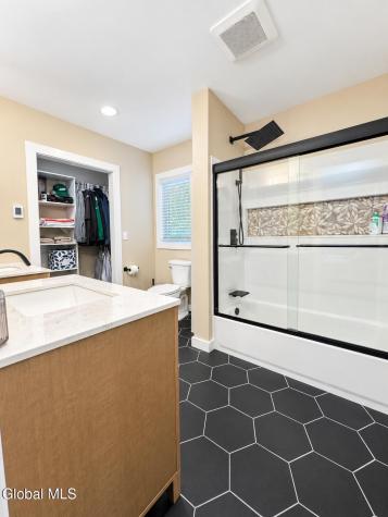 16 Carolyn Lane Glenville NY 12302