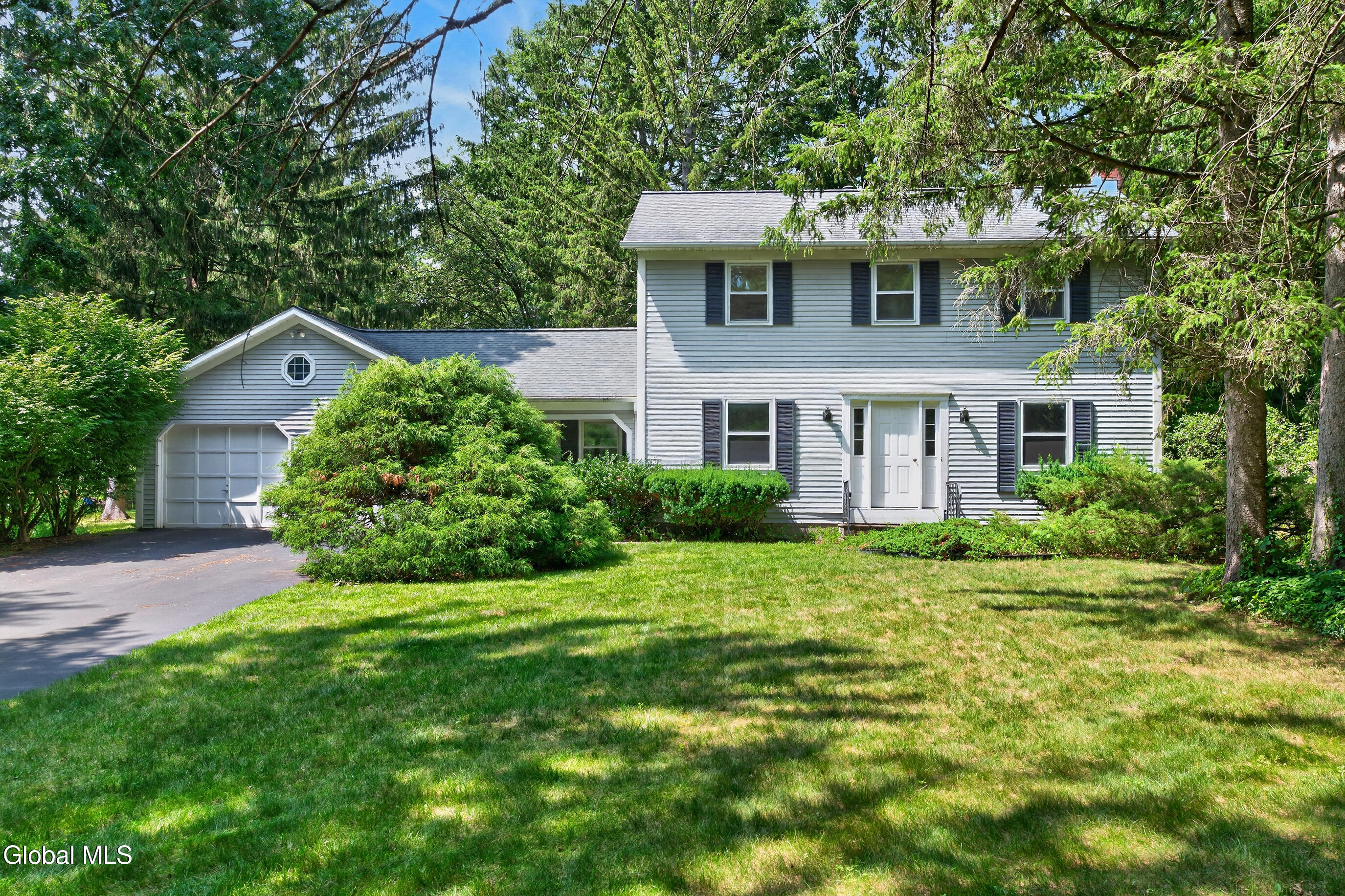 412 Persimmon Drive Schenectady NY 12303