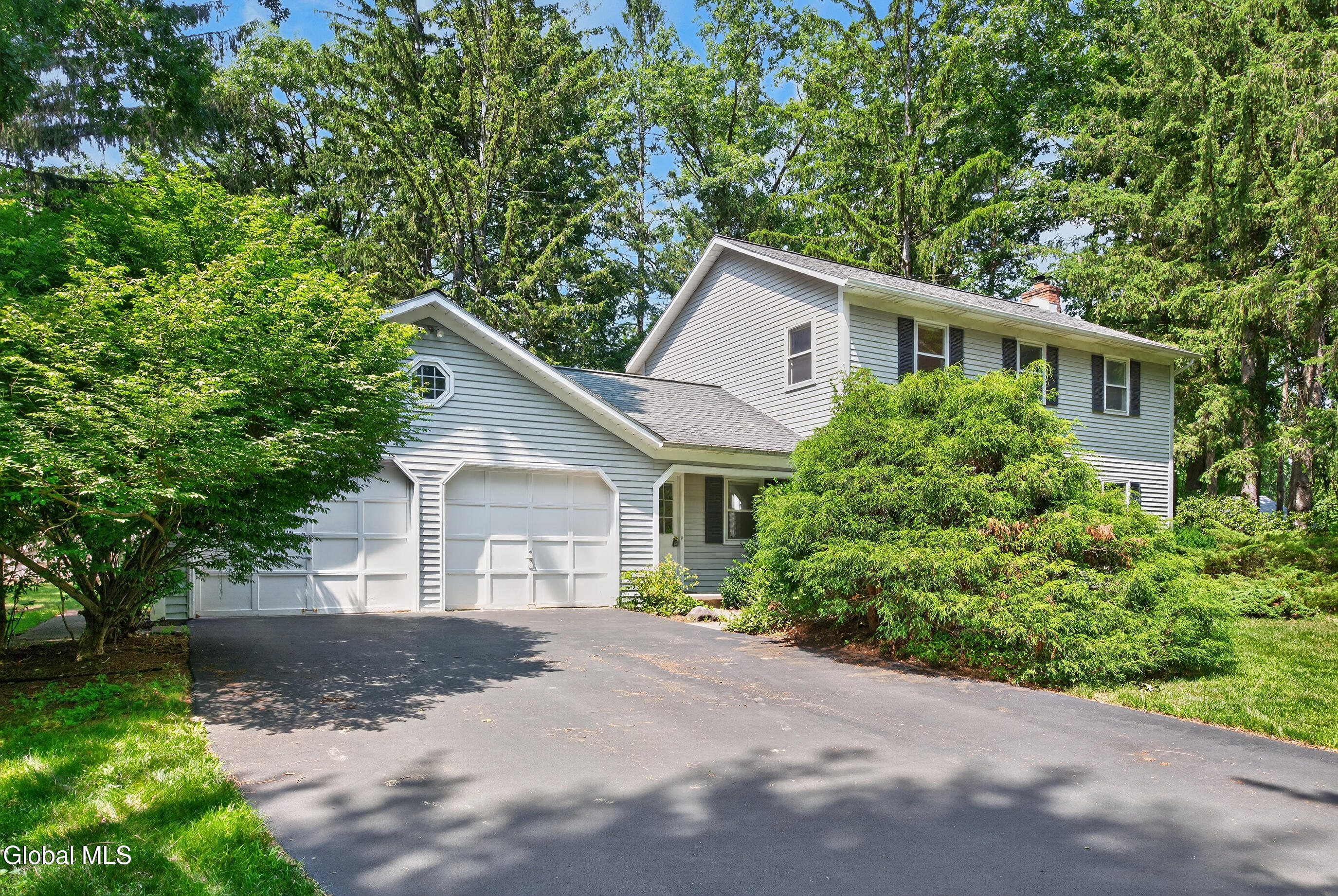 412 Persimmon Drive Schenectady NY 12303