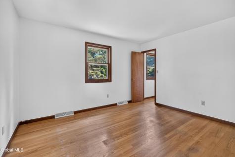 412 Persimmon Drive Schenectady NY 12303