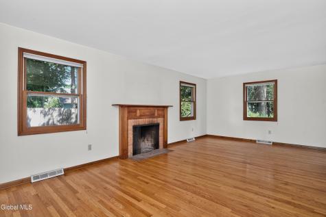 412 Persimmon Drive Schenectady NY 12303