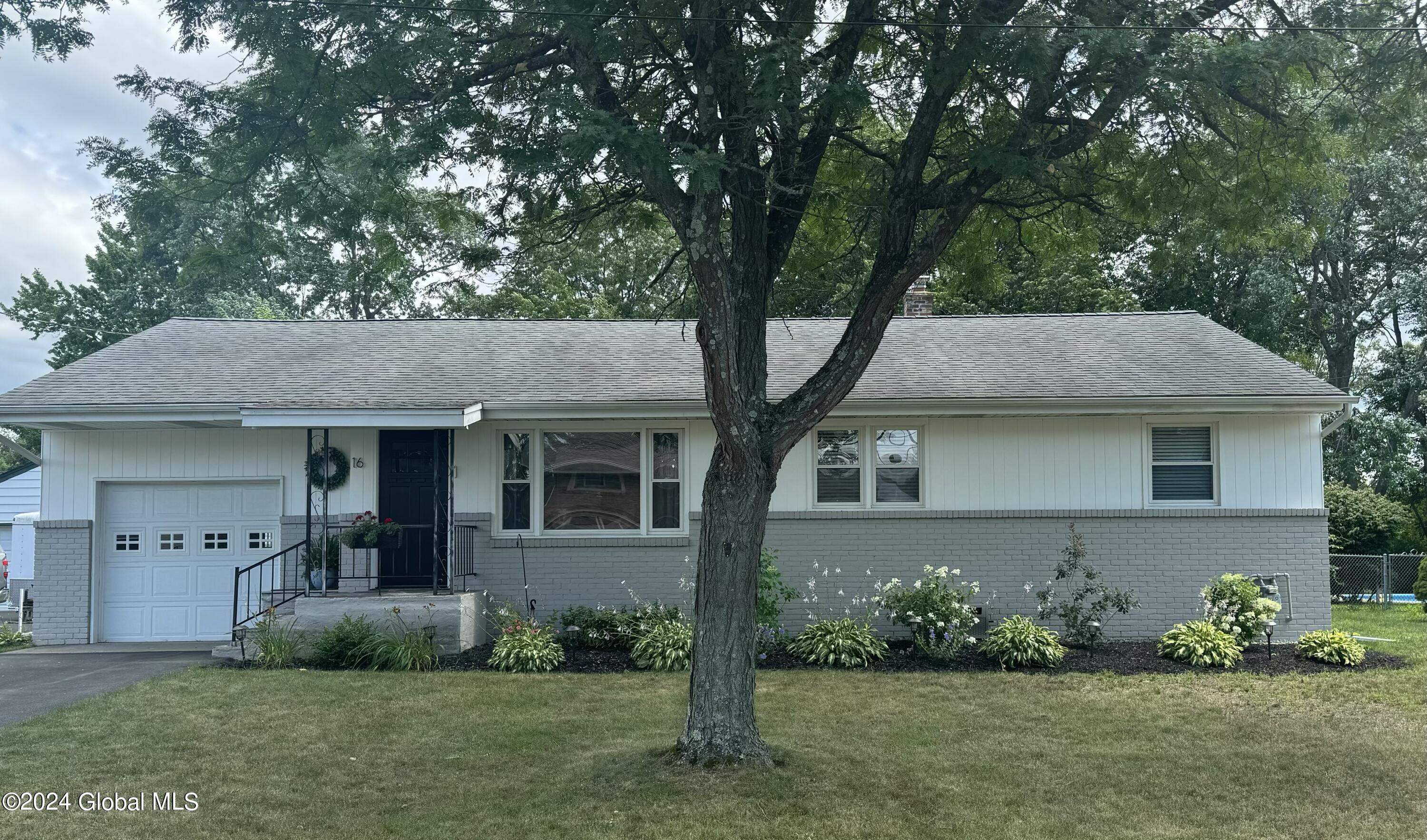 16 Wertman Lane Loudonville NY 12211