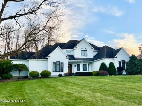 12 Devonshire Way Halfmoon NY 12065