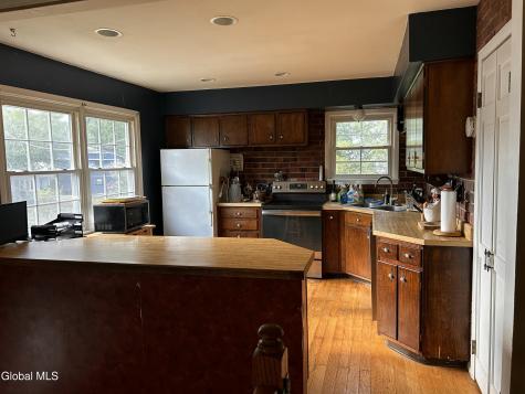 31 Northway Court Saratoga Springs NY 12866