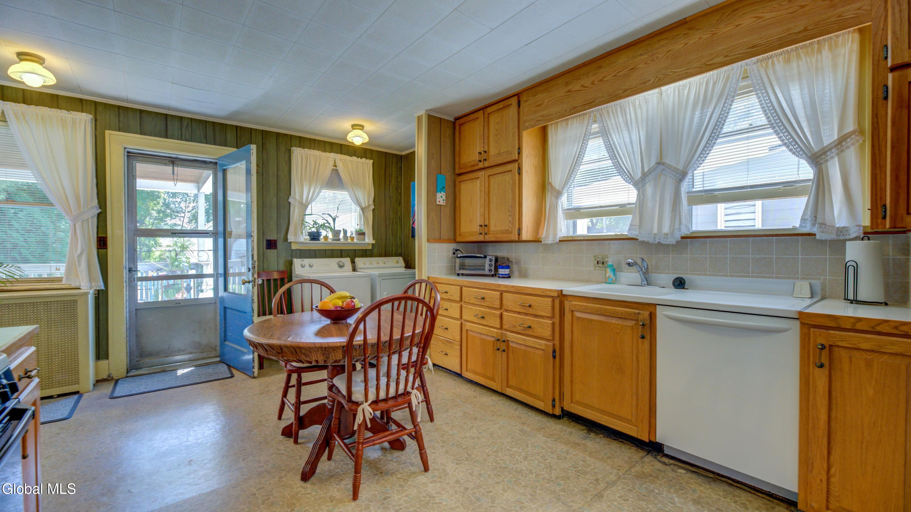 82 Oakland Avenue Gloversville NY 12078
