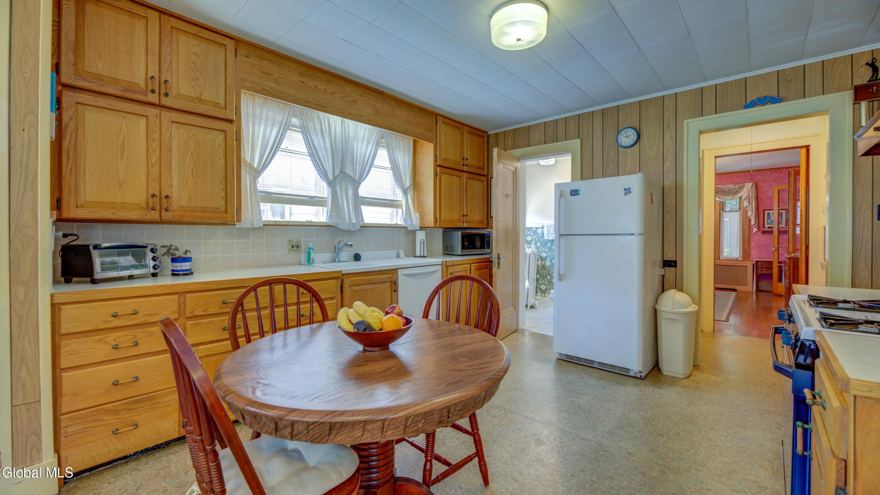 82 Oakland Avenue Gloversville NY 12078