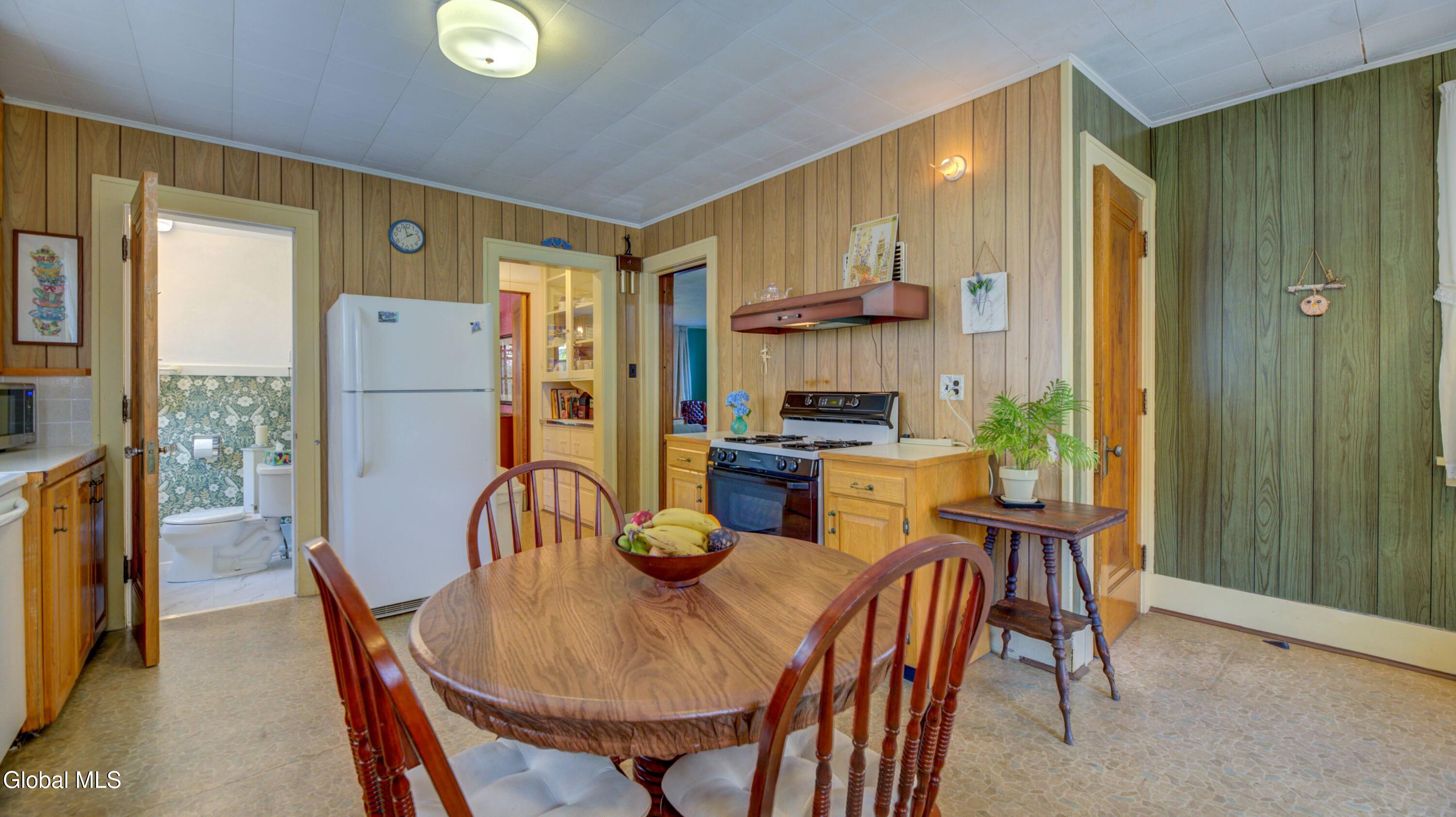 82 Oakland Avenue Gloversville NY 12078