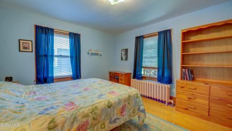 82 Oakland Avenue Gloversville NY 12078