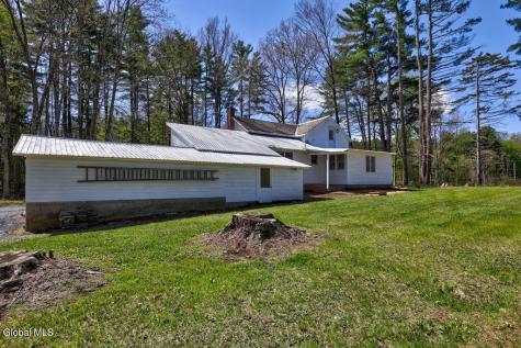 13 Young Road Middle Grove NY 12850
