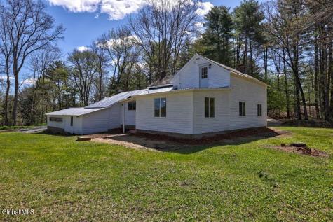 13 Young Road Middle Grove NY 12850