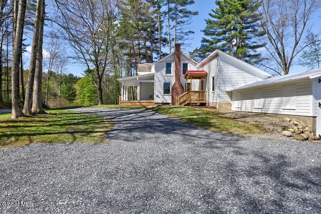 13 Young Road Middle Grove NY 12850