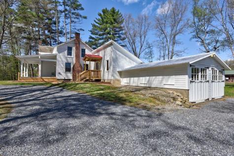 13 Young Road Middle Grove NY 12850