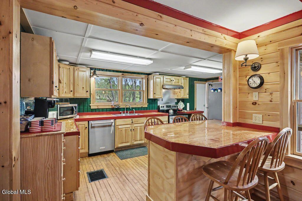 13 Young Road Middle Grove NY 12850