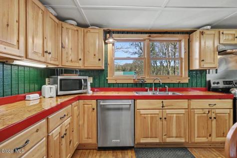 13 Young Road Middle Grove NY 12850