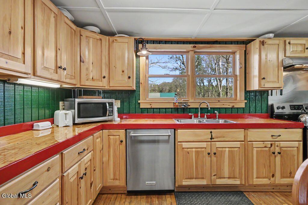 13 Young Road Middle Grove NY 12850