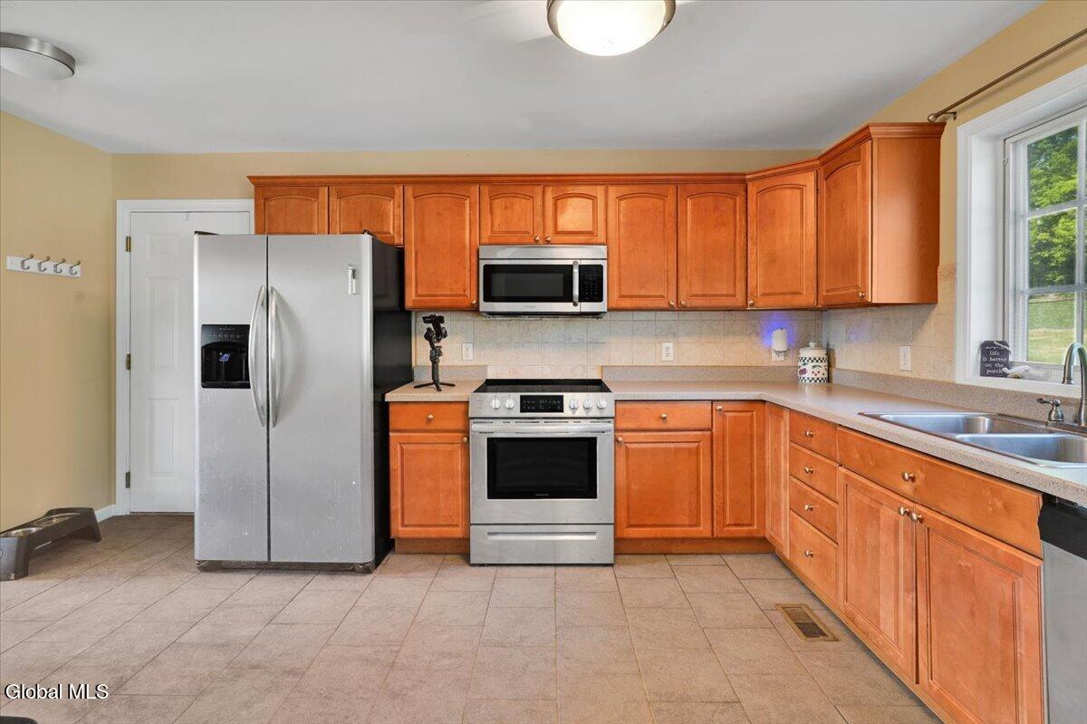 20 Laura Lane Ravena NY 12143