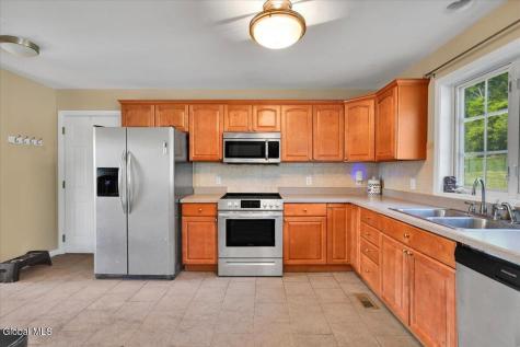 20 Laura Lane Ravena NY 12143