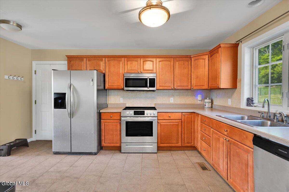 20 Laura Lane Ravena NY 12143