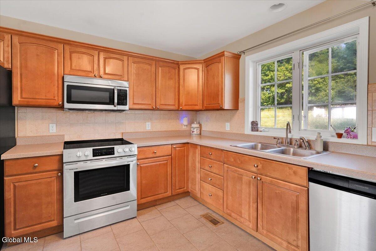 20 Laura Lane Ravena NY 12143