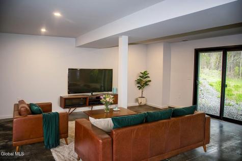 13 Regal Road Hudson NY 12534