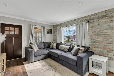 42 Irving Road Scotia NY 12302
