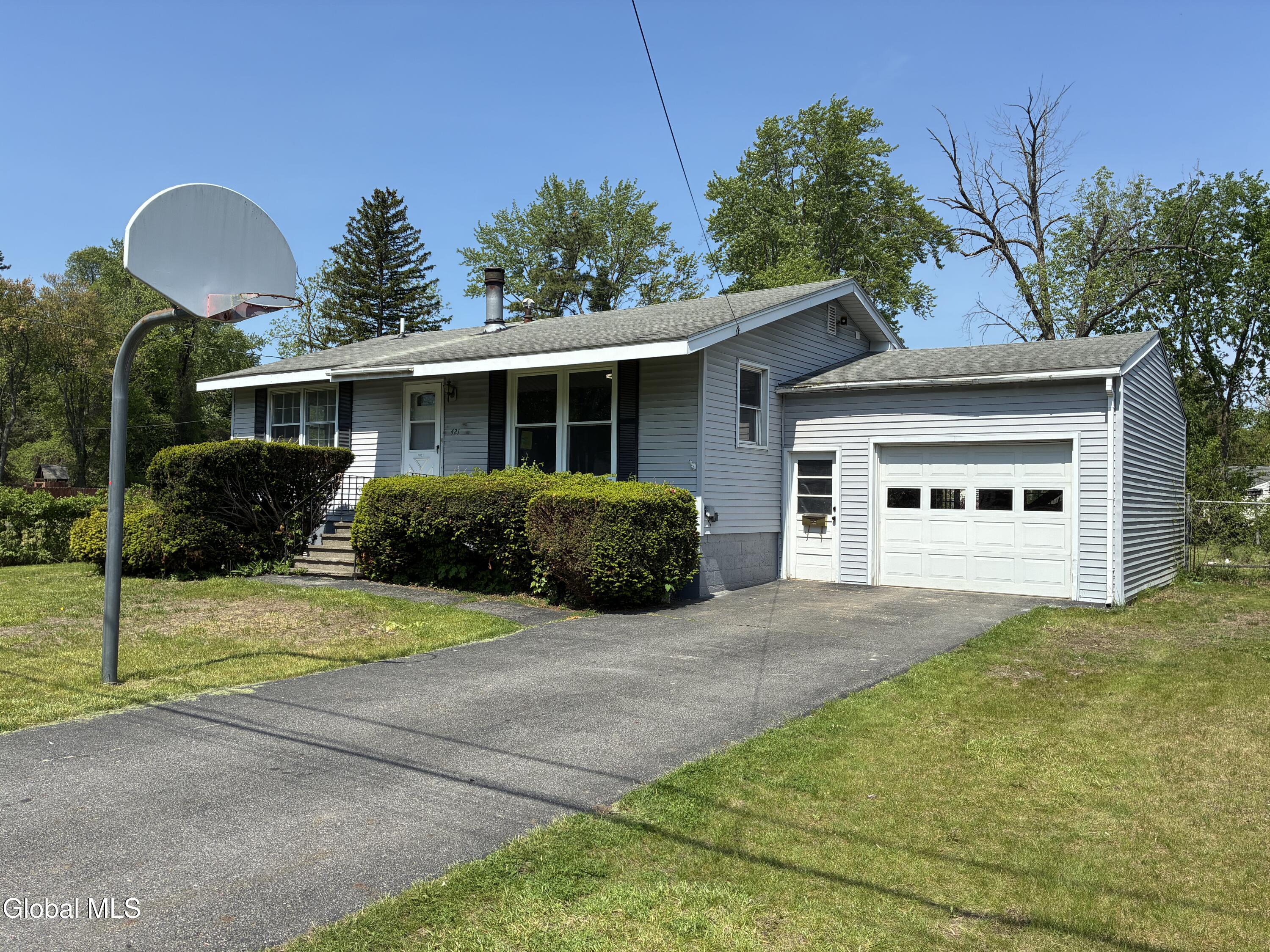419 Clayton Road Schenectady NY 12304