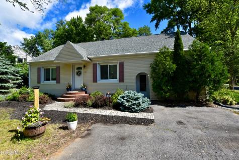 69 Gipp Road Guilderland NY 12203