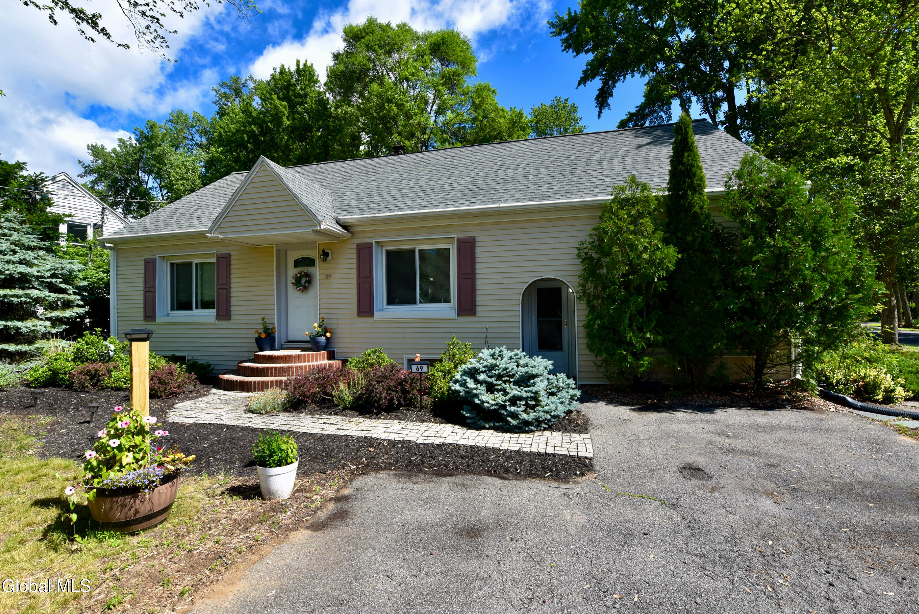 69 Gipp Road Guilderland NY 12203