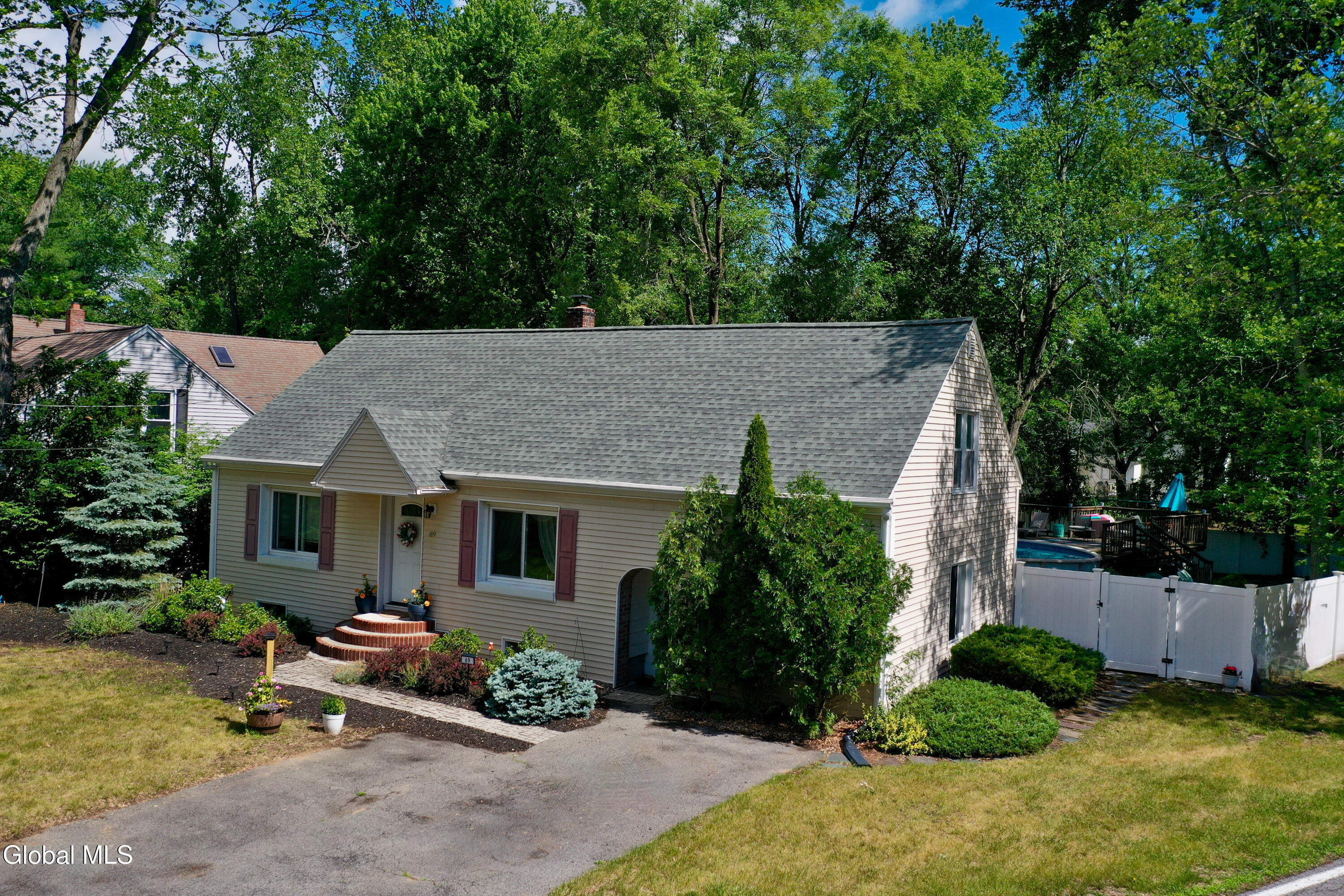 69 Gipp Road Guilderland NY 12203