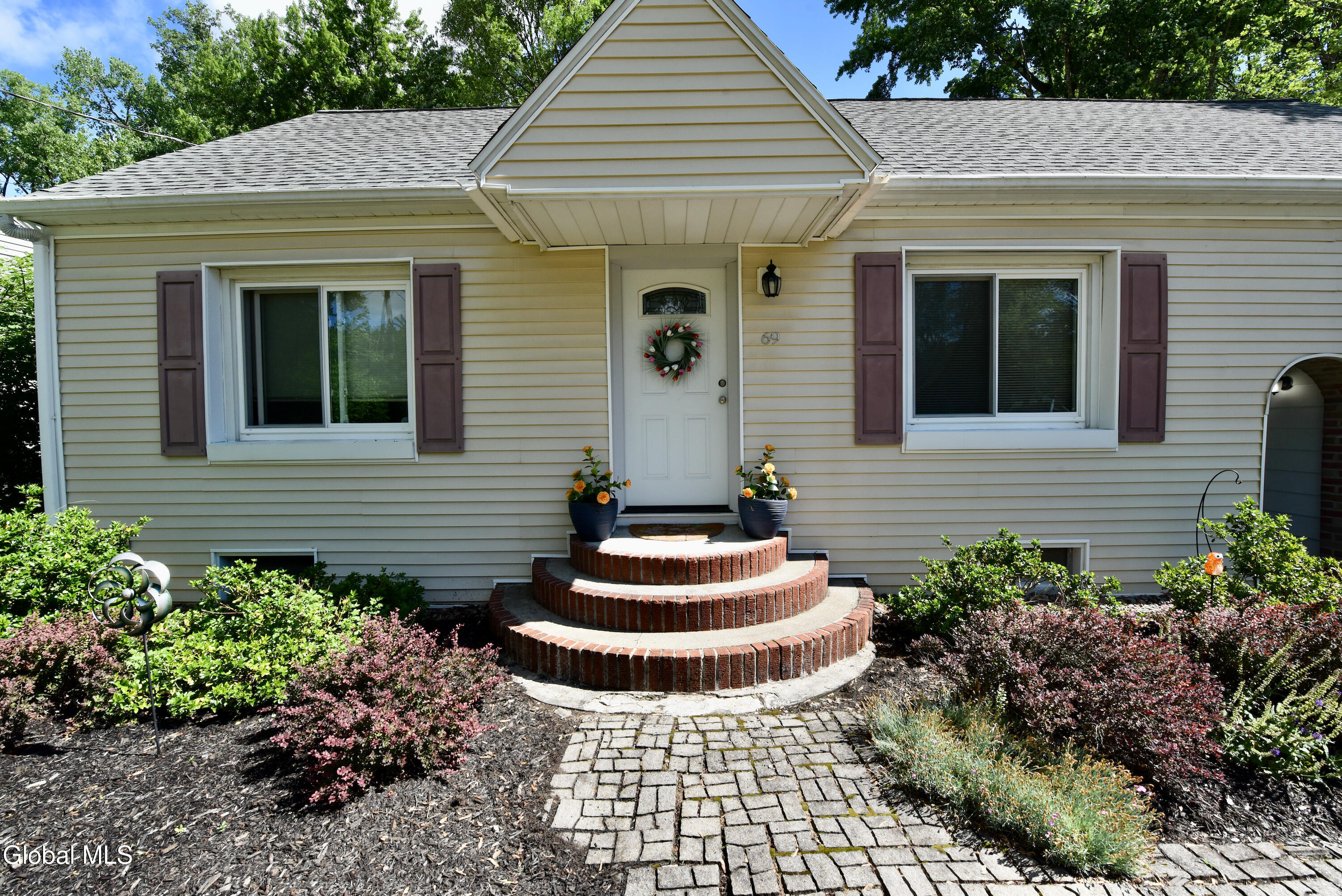 69 Gipp Road Guilderland NY 12203