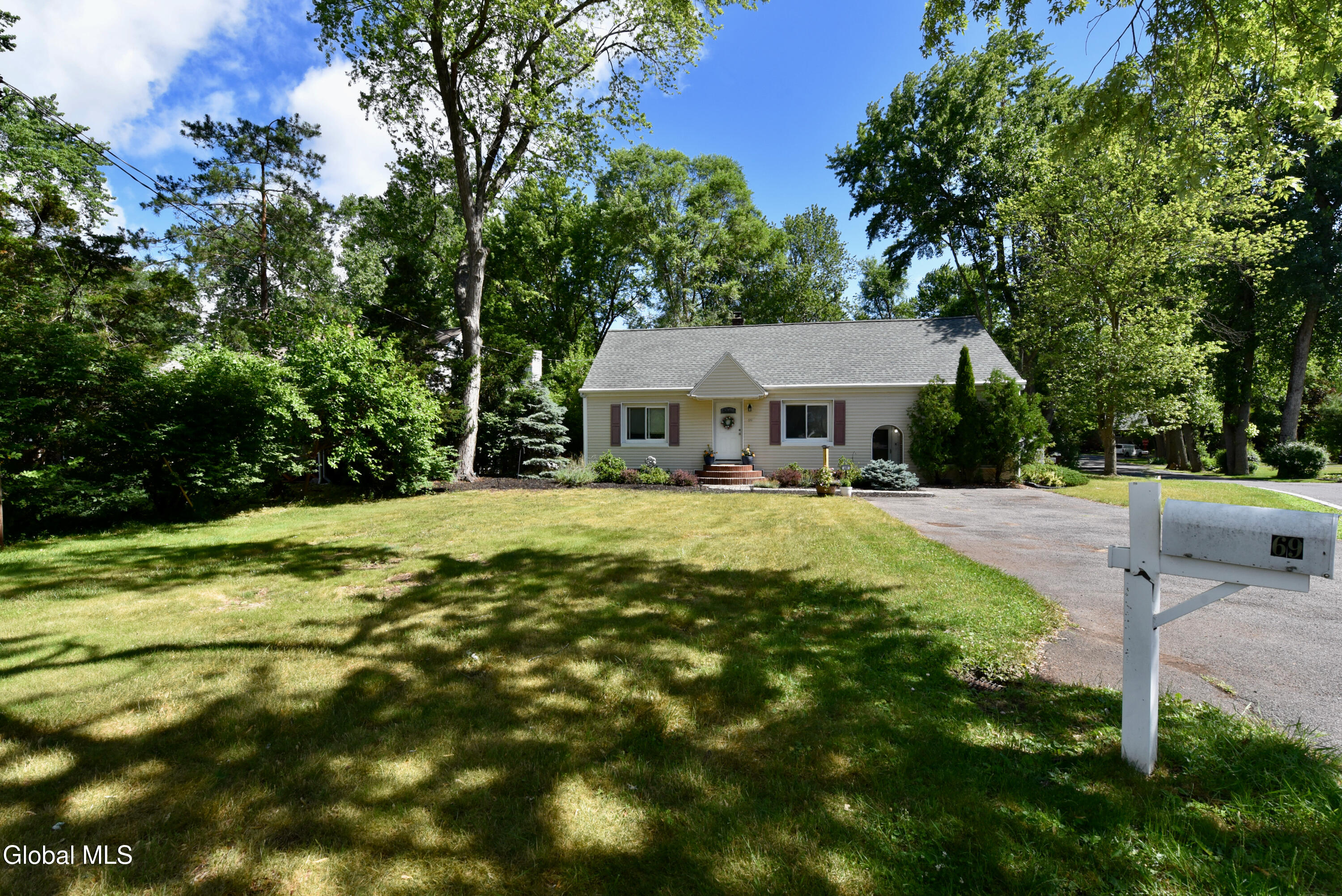 69 Gipp Road Guilderland NY 12203