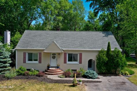69 Gipp Road Guilderland NY 12203